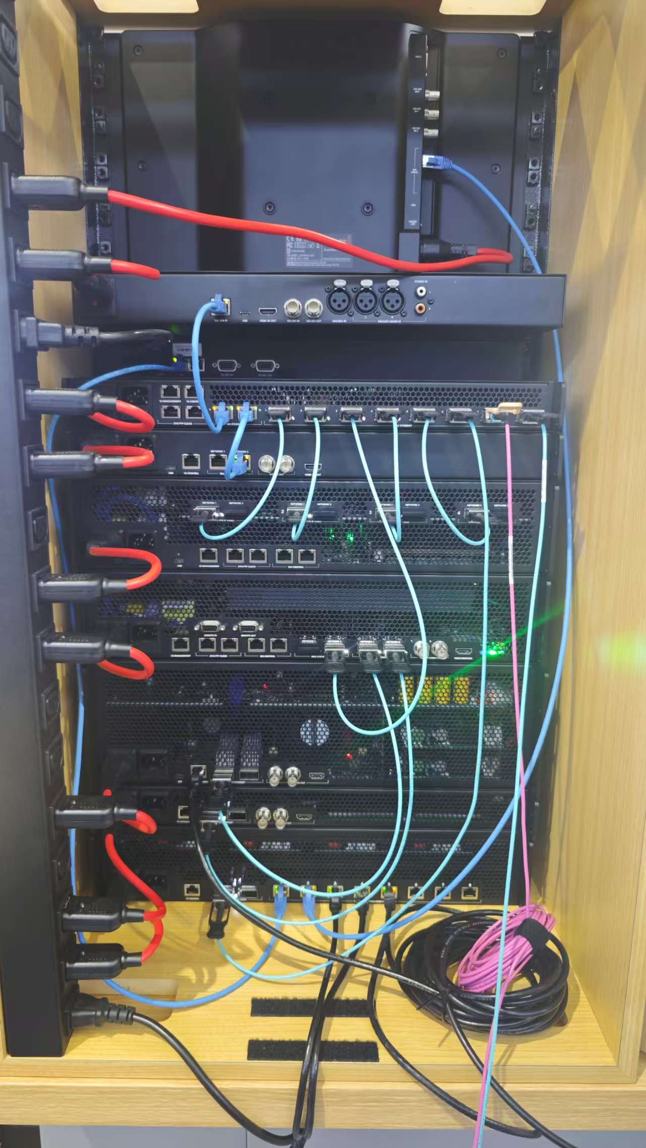 BMD IP化场景机柜背面